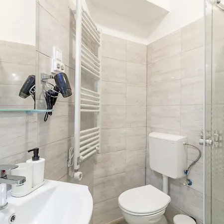 Super Super Small * Budapešť