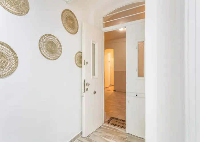 Super Super Small Budapesta