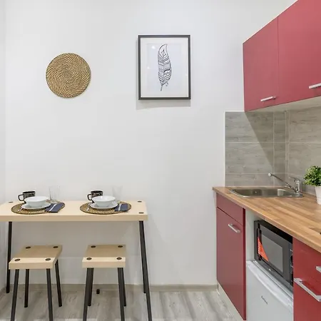 Super Super Small Apartment *